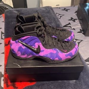 Nike Air Foamposite Pro Size 11 Black/Hyper Violet/ Court Purple